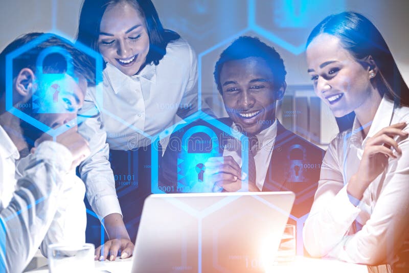 Gruppo felice di affari, sicurezza online immagini stock libere da diritti Gruppo felice di affari, sicurezza online immagini stock libere da diritti