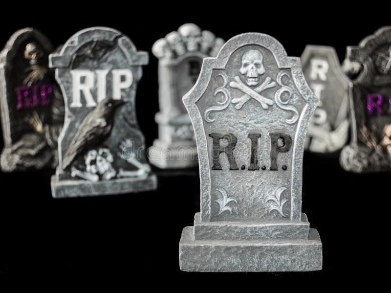 Gruseliger Halloween-Rest in den Friedensgräbern lizenzfreies stockbild Gruseliger Halloween-Rest in den Friedensgräbern lizenzfreies stockbild