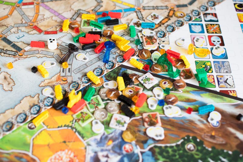 Gry planszowej pojęcie wiele gry planszowej pola postacie, kostki do gry i monety, obraz stock Gry planszowej pojęcie wiele gry planszowej pola postacie, kostki do gry i monety, obraz stock
