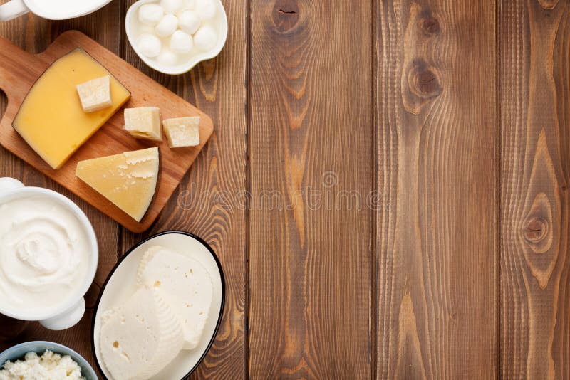 Gräddfil mjölkar, ost, ägg, yoghurten och smör royaltyfria bilder Gräddfil mjölkar, ost, ägg, yoghurten och smör royaltyfria bilder