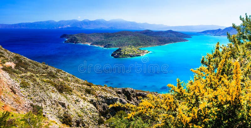 Grécia bonito ajardina - a vista da ilha pequena Spinalonga C foto de stock royalty free Grécia bonito ajardina - a vista da ilha pequena Spinalonga C foto de stock royalty free