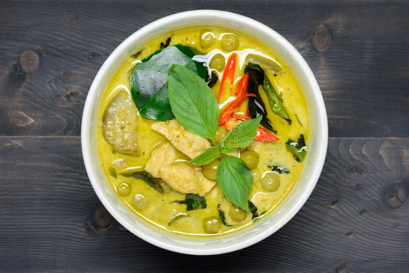 Grön curry med höna fotografering för bildbyråer Grön curry med höna fotografering för bildbyråer