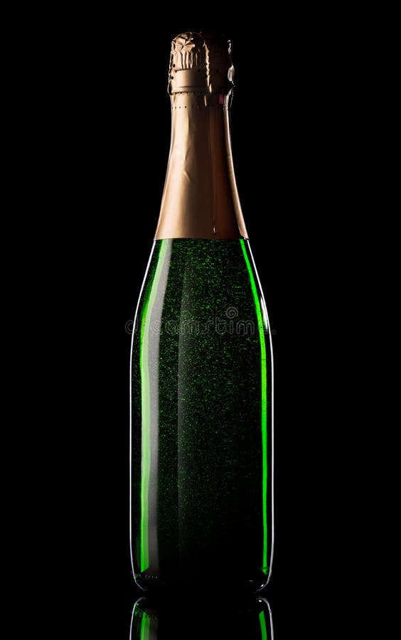 Grön flaska av champagne royaltyfri fotografi Grön flaska av champagne royaltyfri fotografi