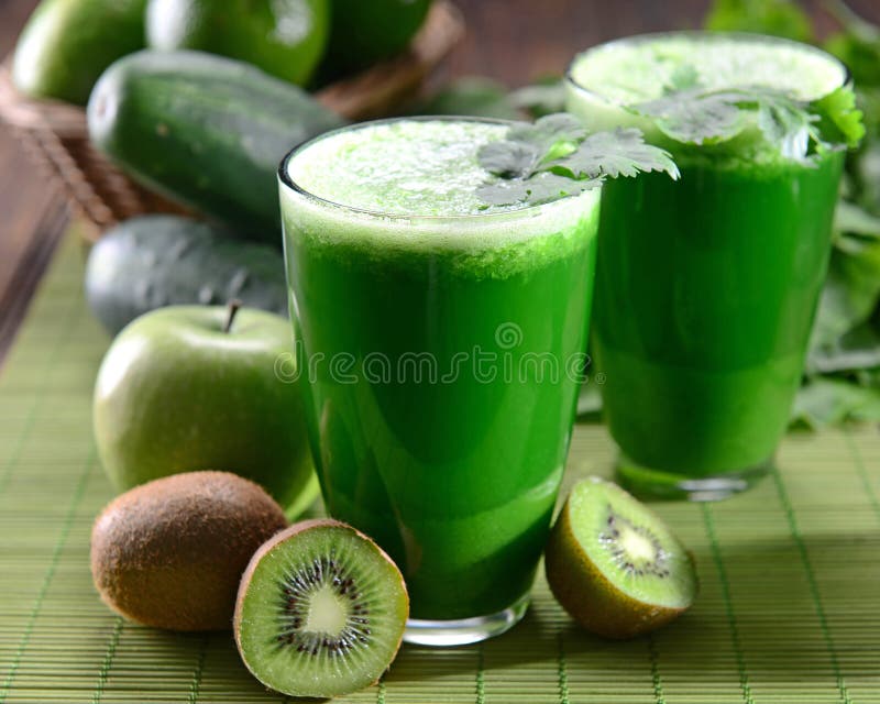 Grön fruktsaft royaltyfri foto Grön fruktsaft royaltyfri foto
