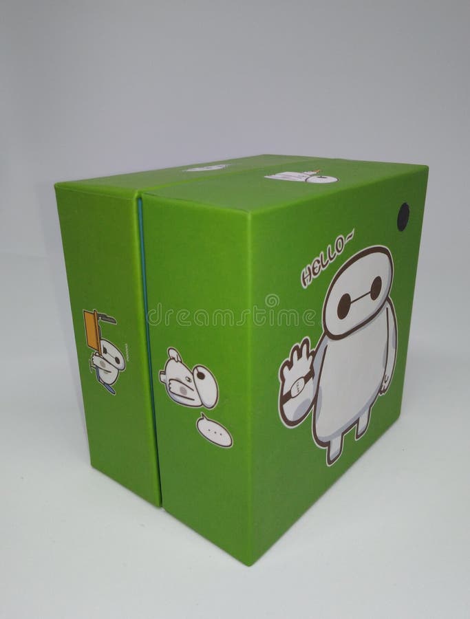 Grön låda med baymax royaltyfria bilder