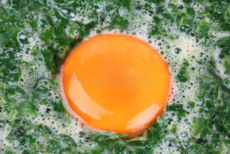 Gröna lövrika grönsaker, ägg fotografering för bildbyråer Gröna lövrika grönsaker, ägg fotografering för bildbyråer