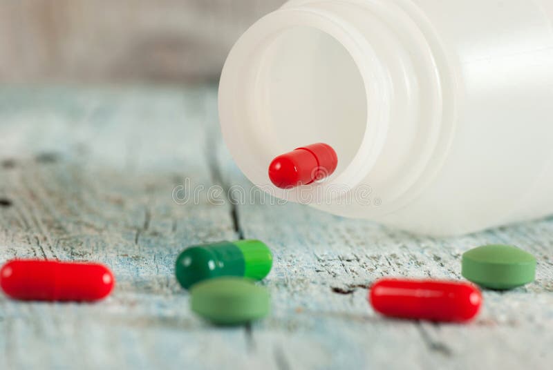 Gröna och röda pills royaltyfria foton Gröna och röda pills royaltyfria foton