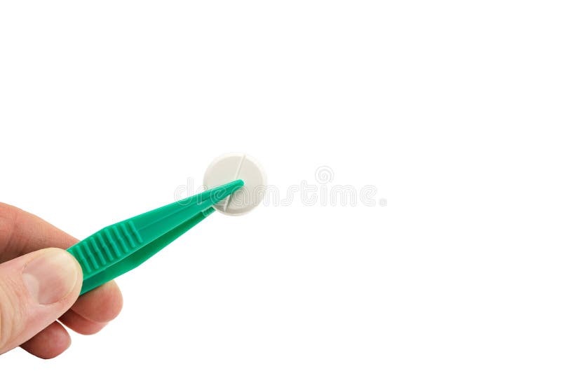 gröna pincetter av plast i handen med vit rund tablett isolerad på vit fotografering för bildbyråer gröna pincetter av plast i handen med vit rund tablett isolerad på vit fotografering för bildbyråer