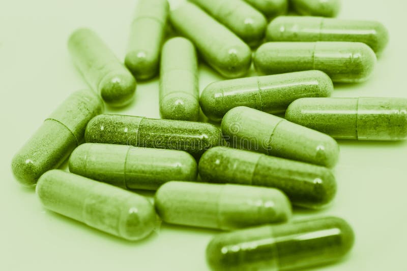 Gröna preventivpillerkapslar royaltyfri bild Gröna preventivpillerkapslar royaltyfri bild