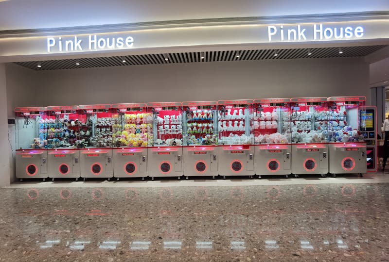 Größere bucht china zhuhai qianshan unipark shopping mall Zeug tierische plush spielzeug packmaschinen spielspass unterhaltung. Größere bucht china zhuhai qianshan unipark shopping mall zeug tierspielzeug plush spielmaschine spielspass.