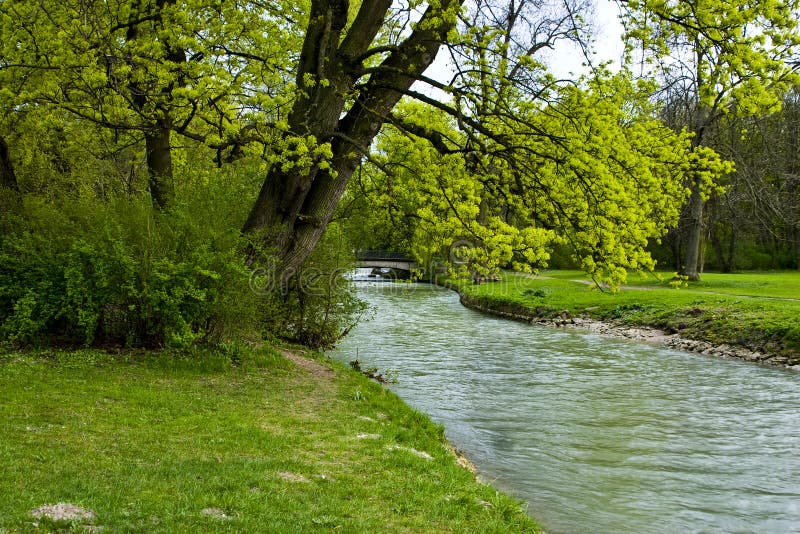 Grüner Garten - Fluss- Frühling