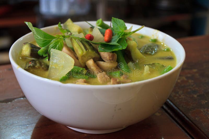 Grüner thailändischer Curry und Reis stockbild Grüner thailändischer Curry und Reis stockbild