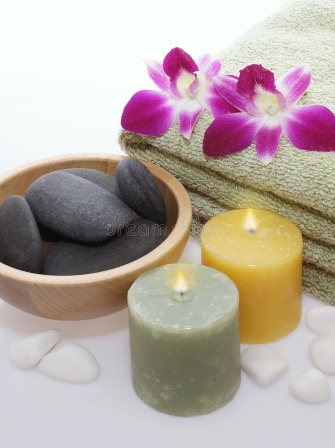 Orchideen, Kerzen Und Kiesel Stockbild - Bild von wohlriechend, cleanse