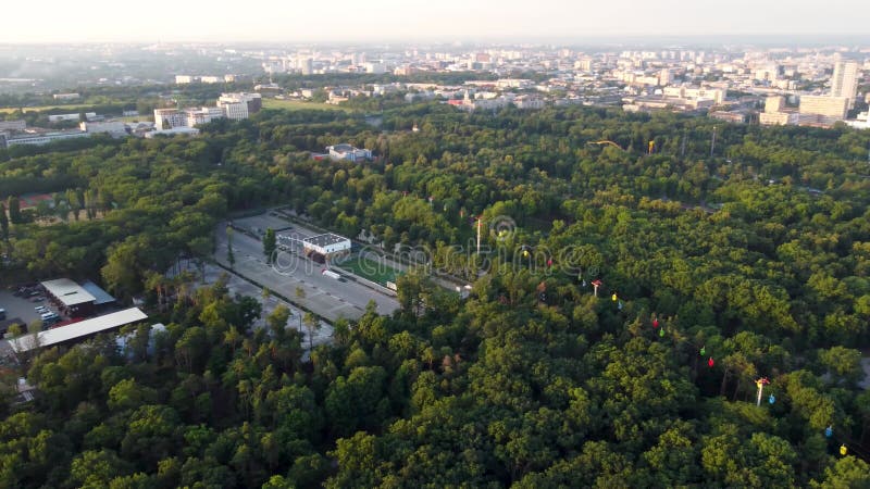 Grünparkplatz am Vormittag kharkiv Stadt