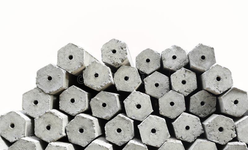 Grămada de grămezi de beton hexagonale izolate stock image