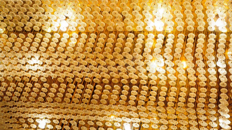 Grże światło od podsufitowych krystalicznych lamp nowożytnej dekoraci obraz stock Grże światło od podsufitowych krystalicznych lamp nowożytnej dekoraci obraz stock