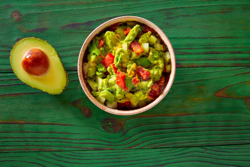 Guacamole Mit Der Avocado Und Tomaten Mexikanisch Stockbild - Bild von ...