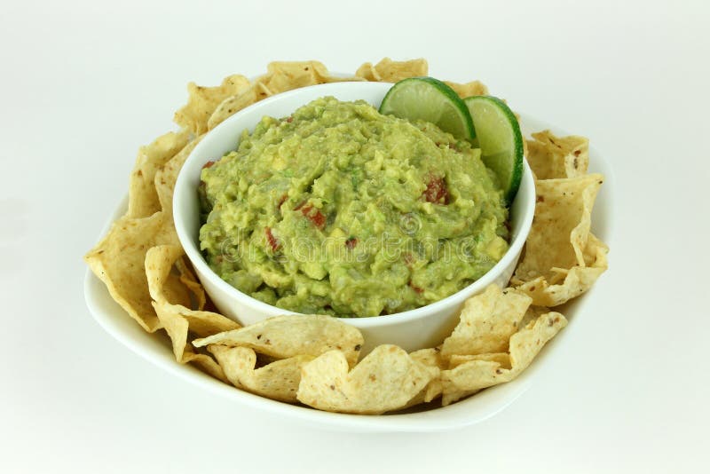 Guacamole Mit TortillaChips Stockbild Bild von aperitif, avocado