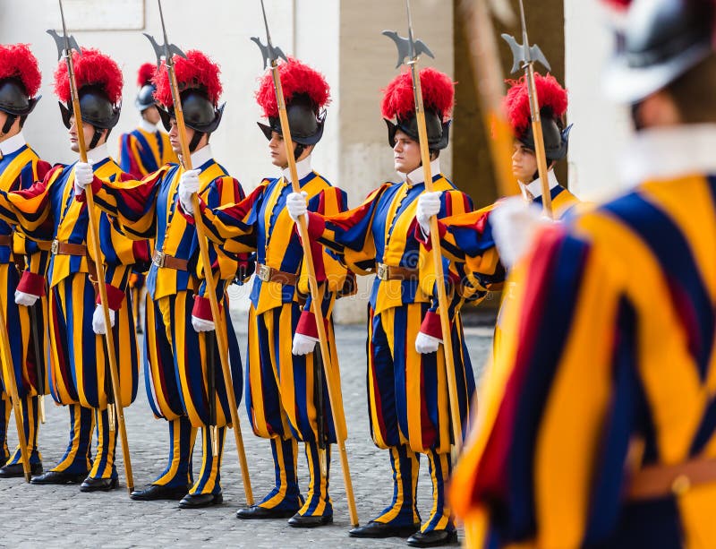Guardia svizzera papale in uniforme