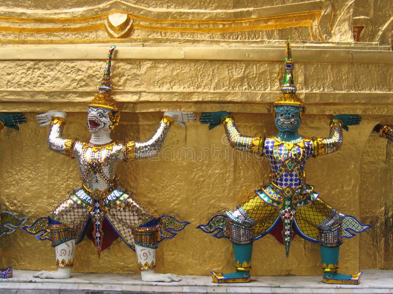 Guardiani dei templi thailandesi fotografia stock libera da diritti