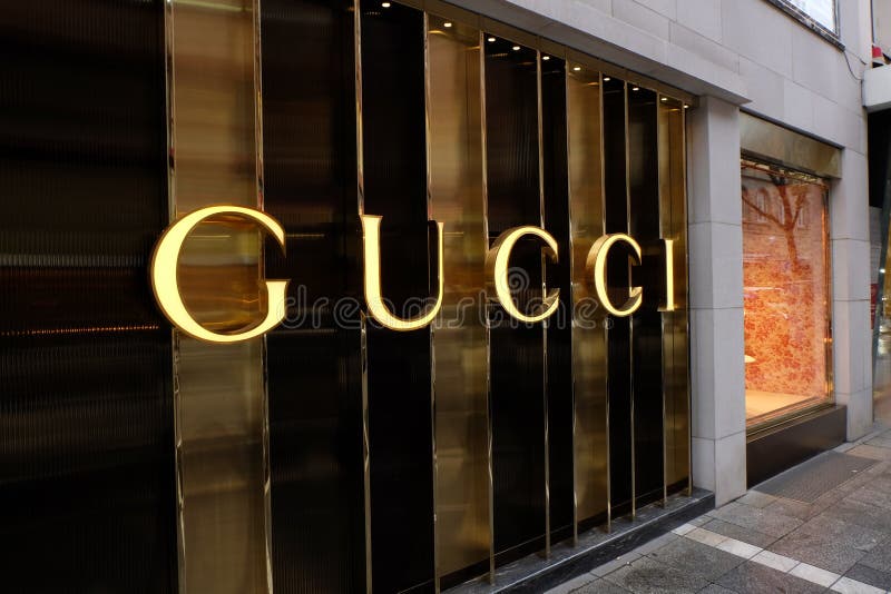 Gucci-Geschäfts-Logo in Frankfurt Redaktionelles - Bild von verbraucher, wirtschaftlichkeit: 147645895