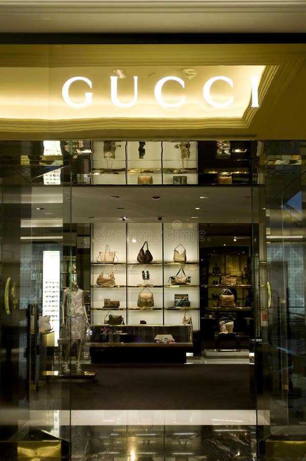 Gucci hace compras en la alameda de los emiratos