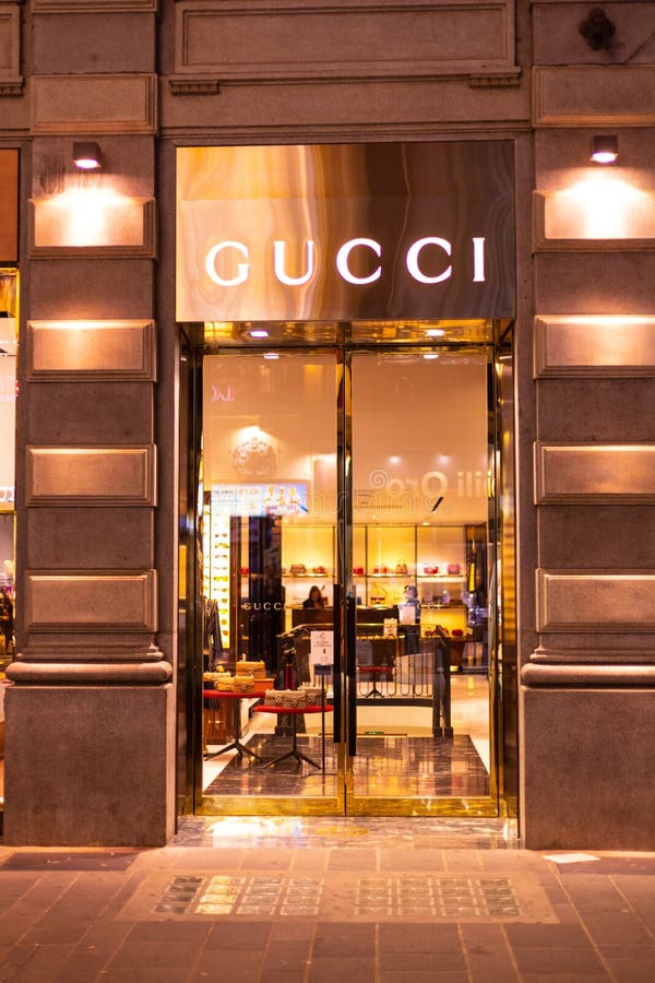 The Gucci Store On Rodeo Drive Beverly Hills Ca Stock Photo - Download  Image Now - Arts Culture and Entertainment, Beverly Hills - California,  Building Exterior - iStock