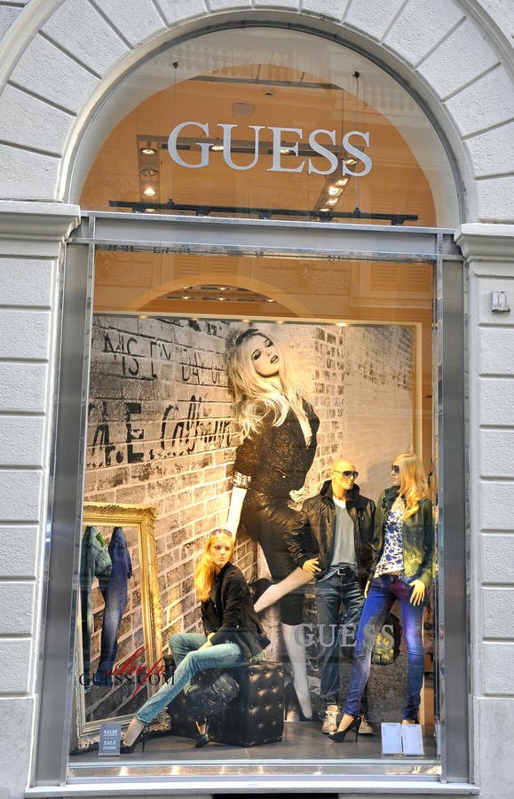 tigger Frø Åh gud Guess Fashion Shop in Italy Editorial Stock Photo - Image of famous, guess:  15575673