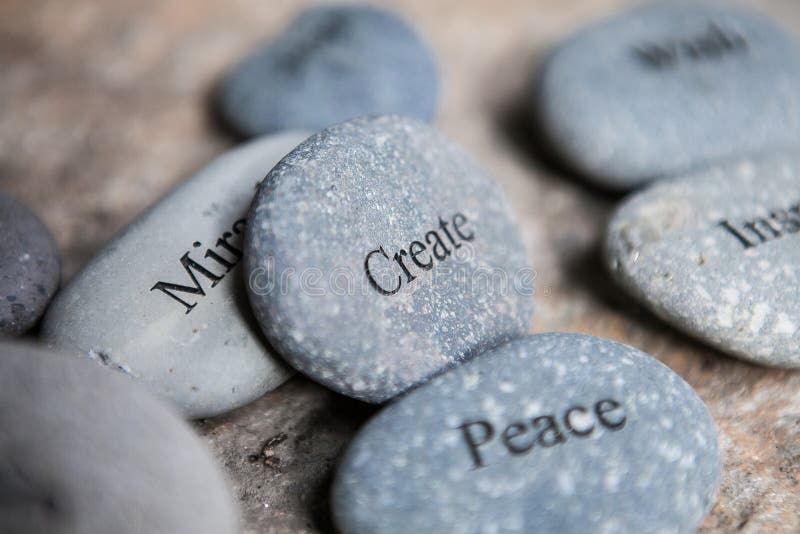 Guijarros con palabras foto de archivo. Imagen de concepto 70156450