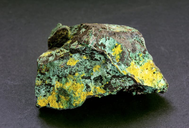 what does uranium look like