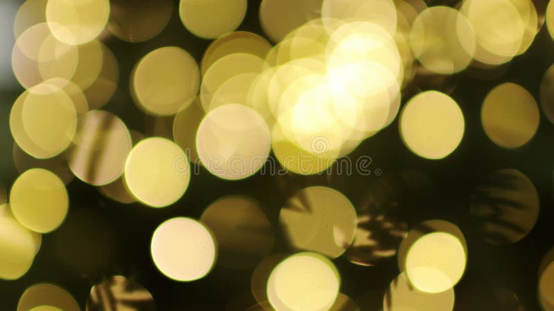 Guirlandes de bokeh dorées fond de noël. lumières de bokeh arrondies orange vif. fête du nouvel an
