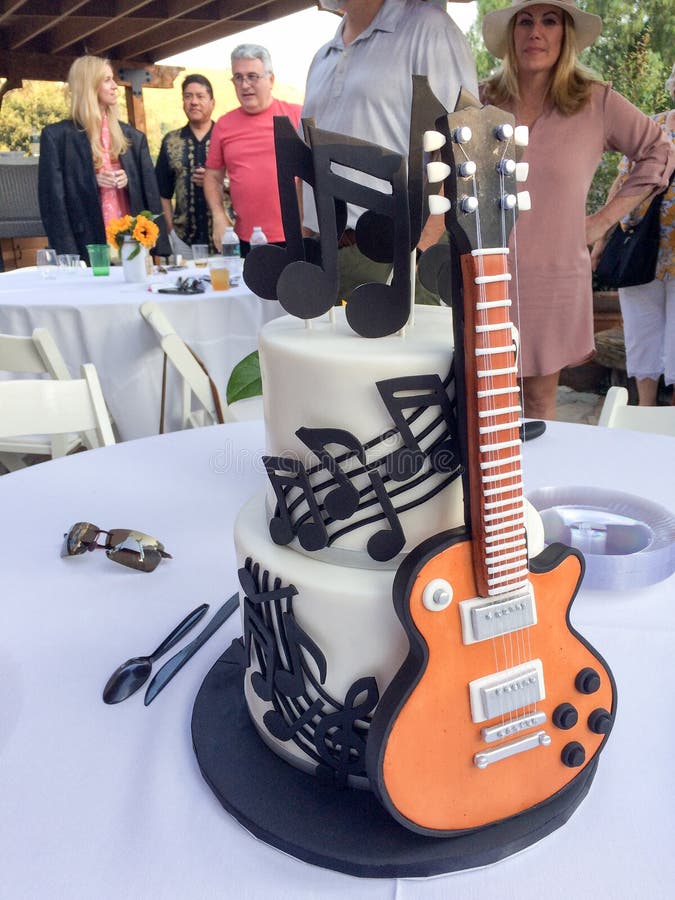 3D Guitar Cake – Crave by Leena