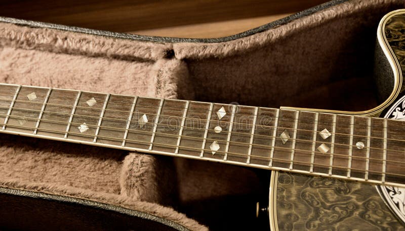 Guitar in harde letters, muziekinstrument royalty-vrije stock fotografie Guitar in harde letters, muziekinstrument royalty-vrije stock fotografie