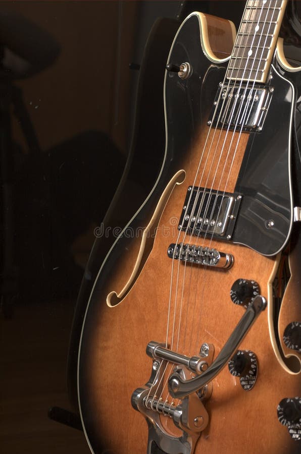 Guitarra 2 del jazz foto de archivo libre de regalías Guitarra 2 del jazz foto de archivo libre de regalías