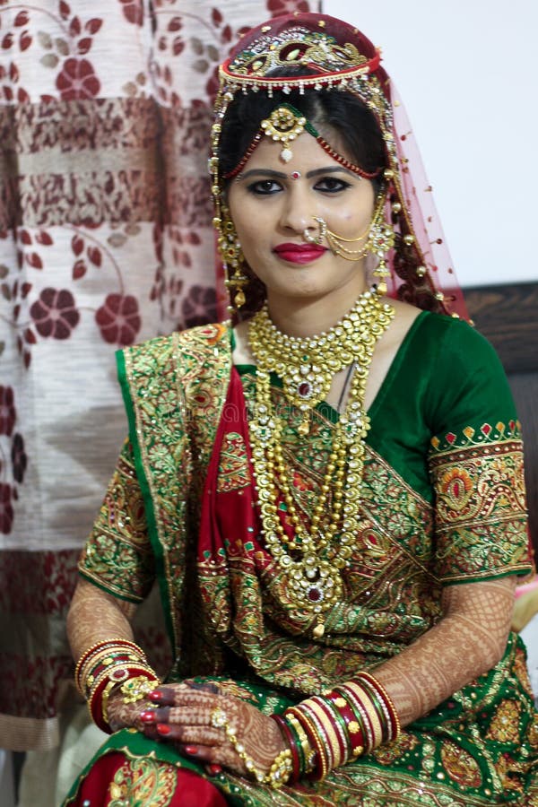 How to Pin Bridal Dupatta Wedding Look | Draping Tutorial with Nikksmua| -  YouTube