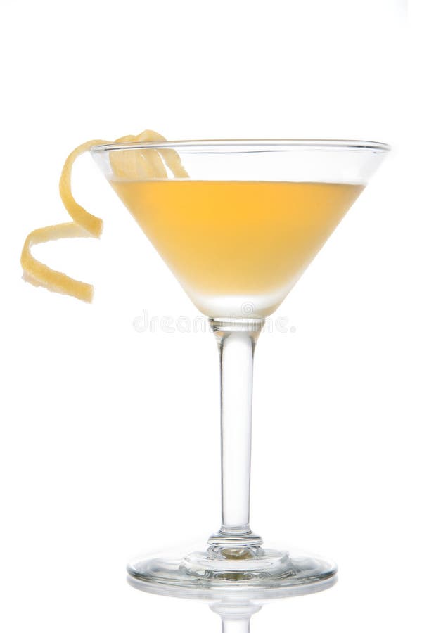 Gul banancoctail i martini exponeringsglas med citronvridningen arkivfoton Gul banancoctail i martini exponeringsglas med citronvridningen arkivfoton