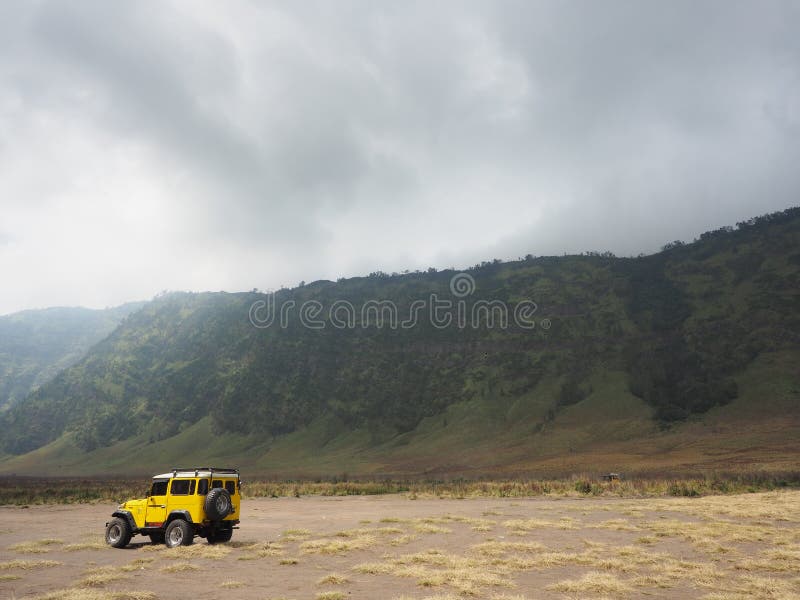 GUL off-roading I savannahbromovacano arkivfoto GUL off-roading I savannahbromovacano arkivfoto