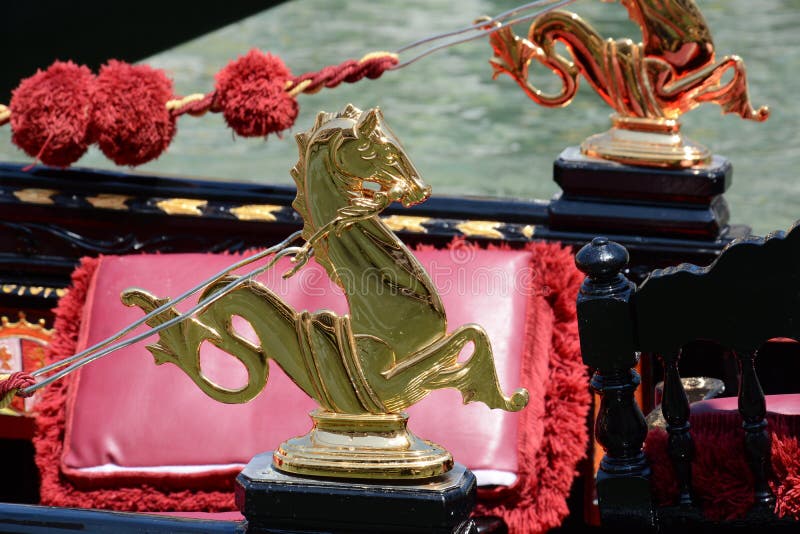 Guld- häst-gondol detalj arkivfoton Guld- häst-gondol detalj arkivfoton