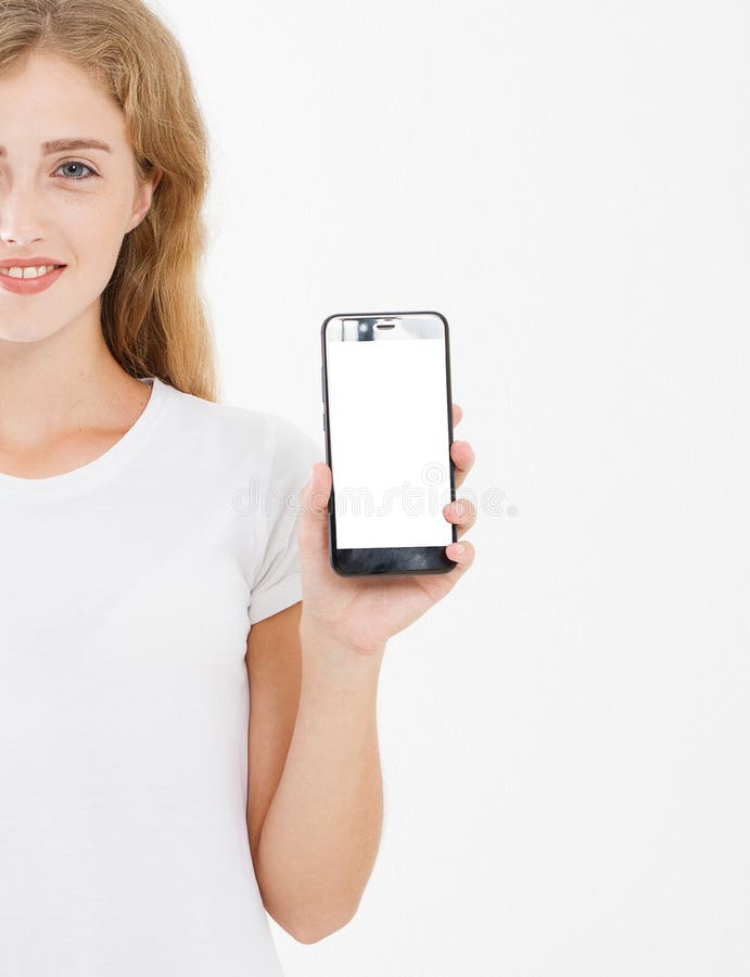 Gullig flicka för leende, kvinna i mobiltelefonen för tom skärm för tshirthåll som isoleras på vit bakgrund Smartphone för arminn arkivfoton Gullig flicka för leende, kvinna i mobiltelefonen för tom skärm för tshirthåll som isoleras på vit bakgrund Smartphone för arminn arkivfoton