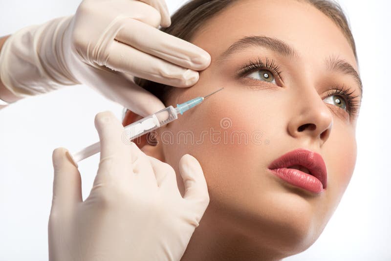 Gullig flicka som mottar hyaluronic syrlig behandling royaltyfri bild Gullig flicka som mottar hyaluronic syrlig behandling royaltyfri bild