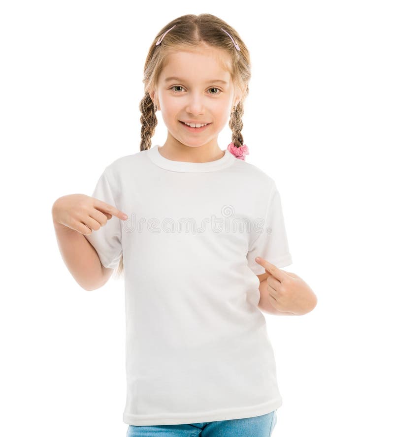 Söt liten flicka i en vit T-shirt arkivbild