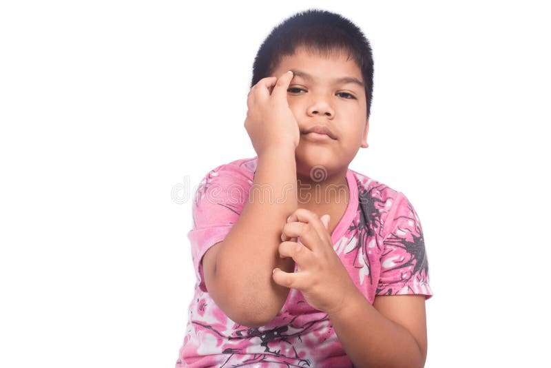 Gullig pysskrapa hans arm arkivbild Gullig pysskrapa hans arm arkivbild