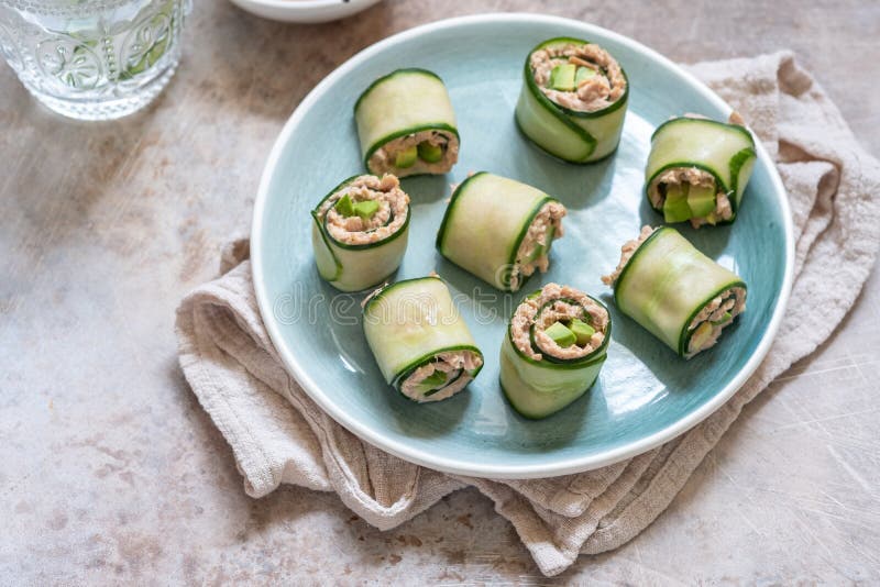 Gurken-Rolle stockbild. Bild von kopfsalat, glocke, grün - 141546565