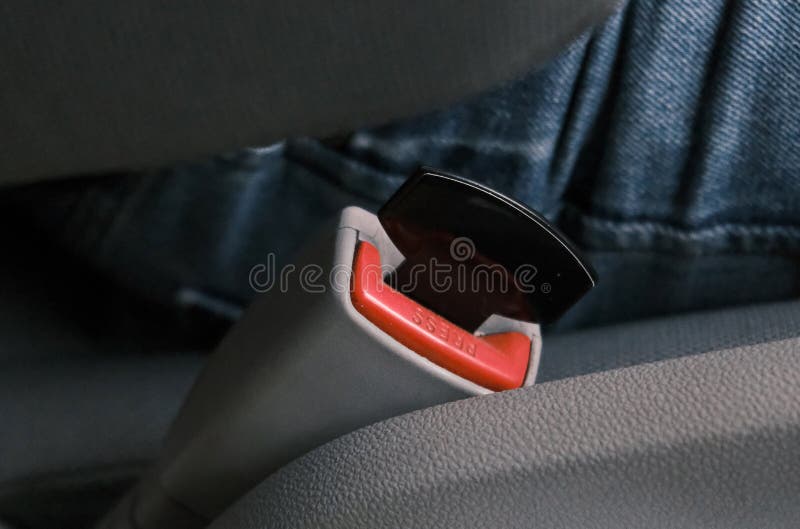 Gurtschnalle. Sicherheitssystem Im Auto. Stecker Zur Täuschung Der  Maschine. Stockbild - Bild von betrieb, riemen: 253052341