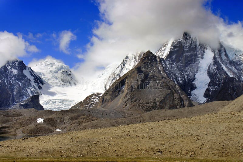 Gurudongmar Lake Buddhist Flag flutters in GuruDongmar Lake.JPG Buddhist Holy Lake -Gurudongmar Lake Location	North Sikkim, India Coordinates	28.02°N 88.71°ECoordinates: 28.02°N 88.71°E Basin countries	Sikkim, India Surface area	118 hectares 290 acres Shore length1	5.34 kilometres 3.32 mi Surface elevation	17,004 ft 5,183 m Settlements Mangan, North Sikkim 122 km. Lachen, North Sikkim 67 km. 1 Shore length is not a well-defined measure. Gurudongmar in May. Gurudongmar Lake in Sikkim. Gurudongmar Lake is one of the highest lakes in the world and in India, located at an altitude of 17,800 ft 5,430 m in the Indian state of Sikkim. Gurudongmar Lake Buddhist Flag flutters in GuruDongmar Lake.JPG Buddhist Holy Lake -Gurudongmar Lake Location	North Sikkim, India Coordinates	28.02°N 88.71°ECoordinates: 28.02°N 88.71°E Basin countries	Sikkim, India Surface area	118 hectares 290 acres Shore length1	5.34 kilometres 3.32 mi Surface elevation	17,004 ft 5,183 m Settlements Mangan, North Sikkim 122 km. Lachen, North Sikkim 67 km. 1 Shore length is not a well-defined measure. Gurudongmar in May. Gurudongmar Lake in Sikkim. Gurudongmar Lake is one of the highest lakes in the world and in India, located at an altitude of 17,800 ft 5,430 m in the Indian state of Sikkim.