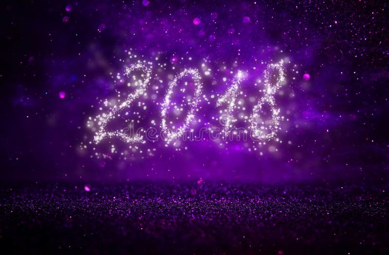 Guten Rutsch ins Neue Jahr 2018 mit Funkeln beleuchtet Hintergrund de-fokussiert lizenzfreie abbildung Guten Rutsch ins Neue Jahr 2018 mit Funkeln beleuchtet Hintergrund de-fokussiert lizenzfreie abbildung