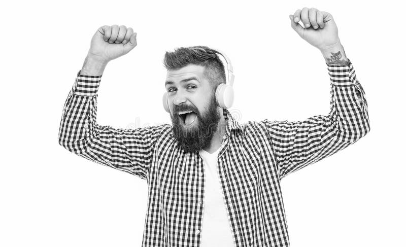 Guy écoute audio. Homme hipster millénaire écouter de la musique dans les écouteurs. Concept de musique. Génération z mode de vie. photo libre de droits