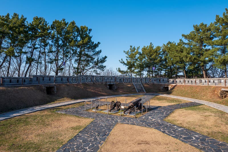 Gwangseondondae Area with its historic canons, a part of the Gwangseongbo Fort, Ganghwa island, Incheon, South Korea stock photos Gwangseondondae Area with its historic canons, a part of the Gwangseongbo Fort, Ganghwa island, Incheon, South Korea stock photos