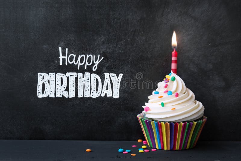 Gâteau d'anniversaire photographie stock Gâteau d'anniversaire photographie stock