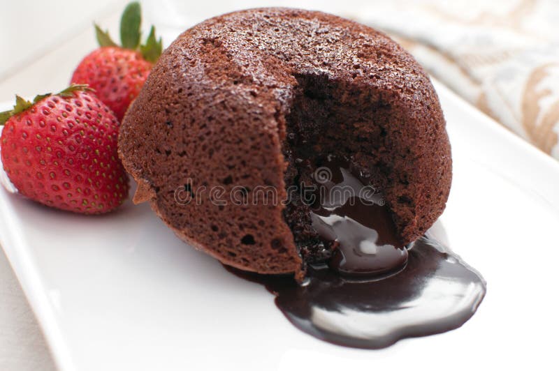Gâteau de lave de fondant de chocolat photo libre de droits Gâteau de lave de fondant de chocolat photo libre de droits